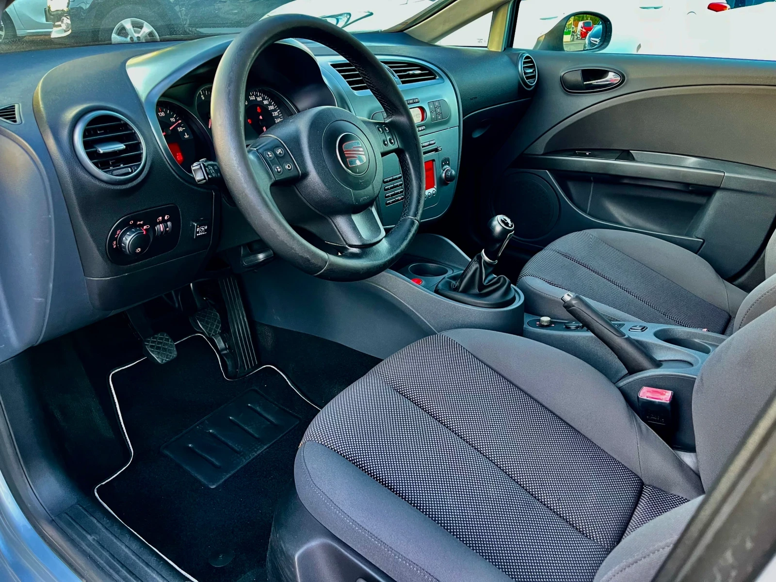 Seat Leon 1.6 SR - 102кс / GPL, снимка 9 - Автомобили и джипове - 55485773