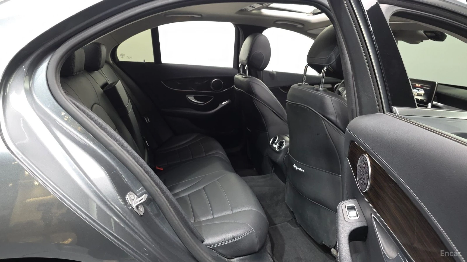 Mercedes-Benz C 200 4MATIC* DISTRO* LANE* PANO* МЪРТВА, снимка 12 - Автомобили и джипове - 55645643