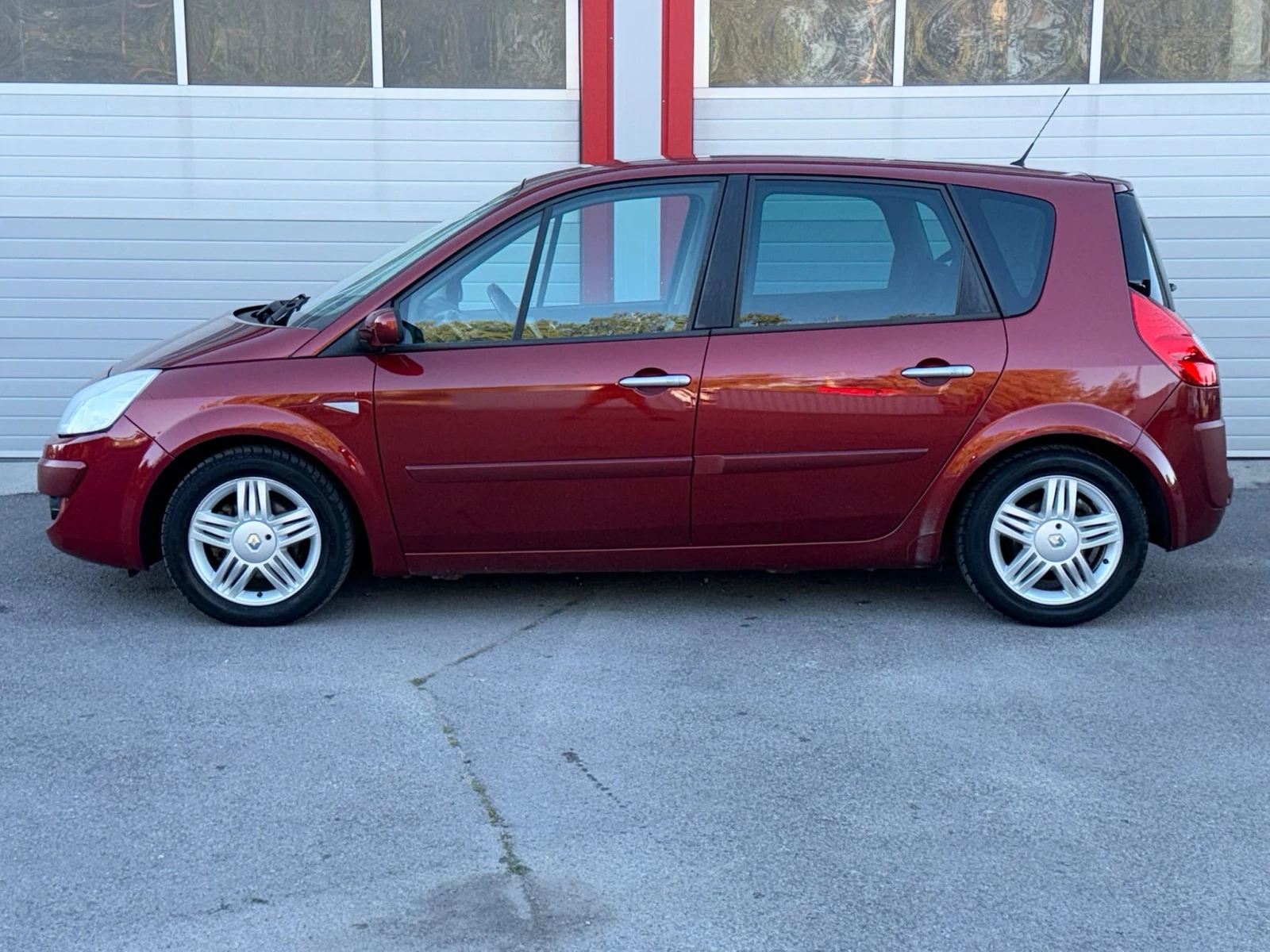 Renault Scenic 1.6I KLIMATRONIK KEY LESS START STOP 6-SPEED!!!, снимка 6 - Автомобили и джипове - 56074107