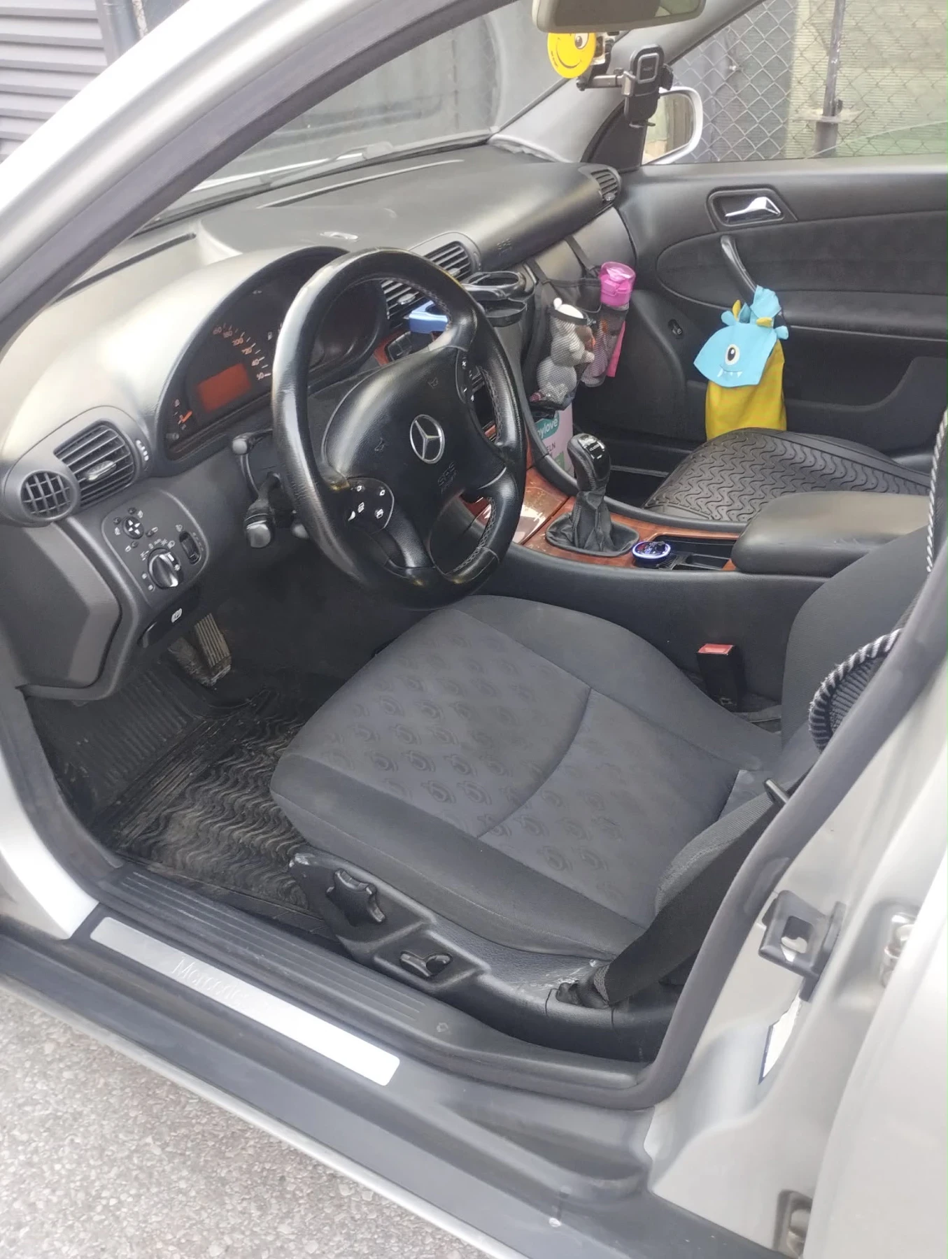 Mercedes-Benz C 220, снимка 2 - Автомобили и джипове - 56375636