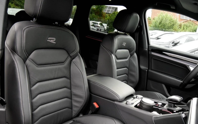 VW Touareg 3.0TDI* 4M* R-LINE* HEAD-UP* DISTR* MEMORY* MATRIX, снимка 9 - Автомобили и джипове - 52084285