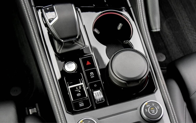 VW Touareg 3.0TDI* 4M* R-LINE* HEAD-UP* DISTR* MEMORY* MATRIX, снимка 7 - Автомобили и джипове - 52084285