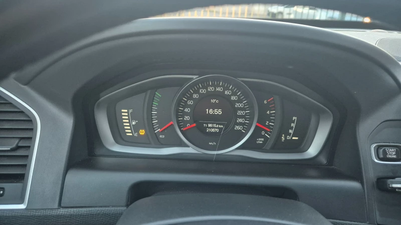 Volvo XC60 2, 0D T4, снимка 13 - Автомобили и джипове - 52771842