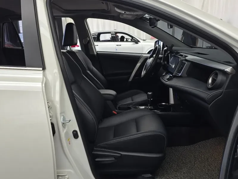 Toyota Rav4  2.5 2Wd, снимка 11 - Автомобили и джипове - 55748389