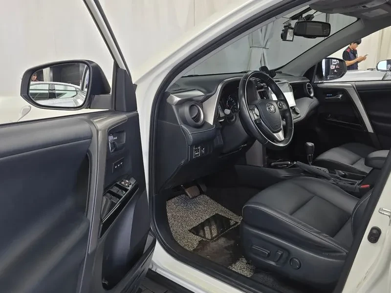 Toyota Rav4  2.5 2Wd, снимка 10 - Автомобили и джипове - 55748389