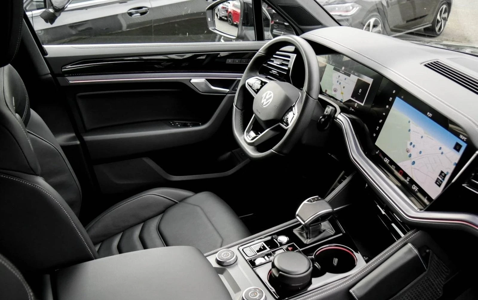 VW Touareg 3.0TDI* 4M* R-LINE* HEAD-UP* DISTR* MEMORY* MATRIX - изображение 8