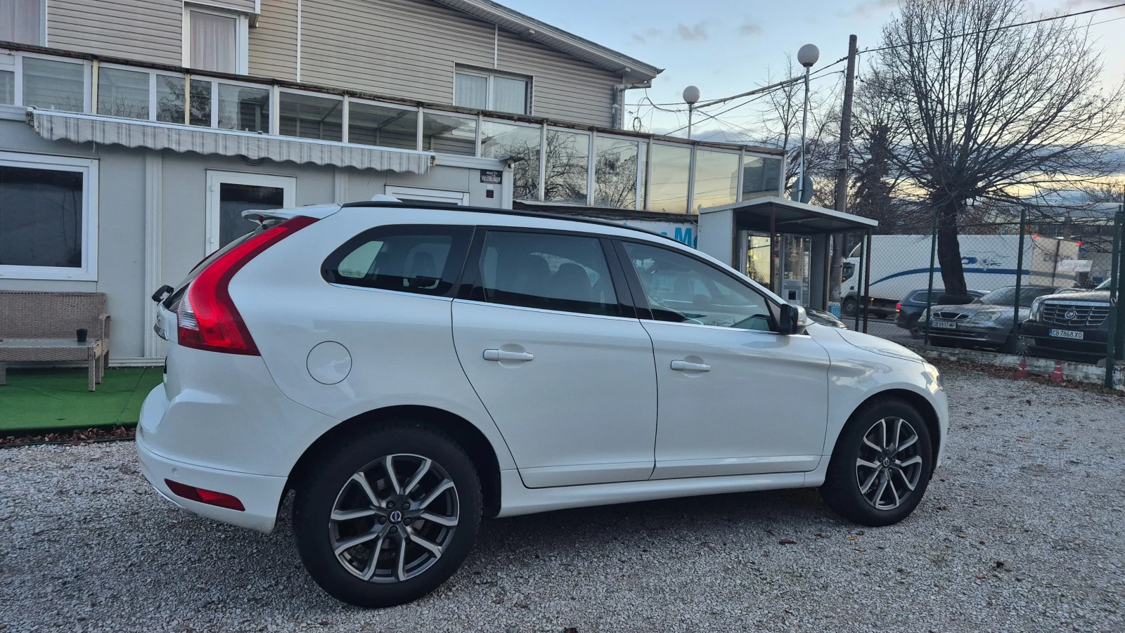 Volvo XC60 2, 0D T4 - изображение 3