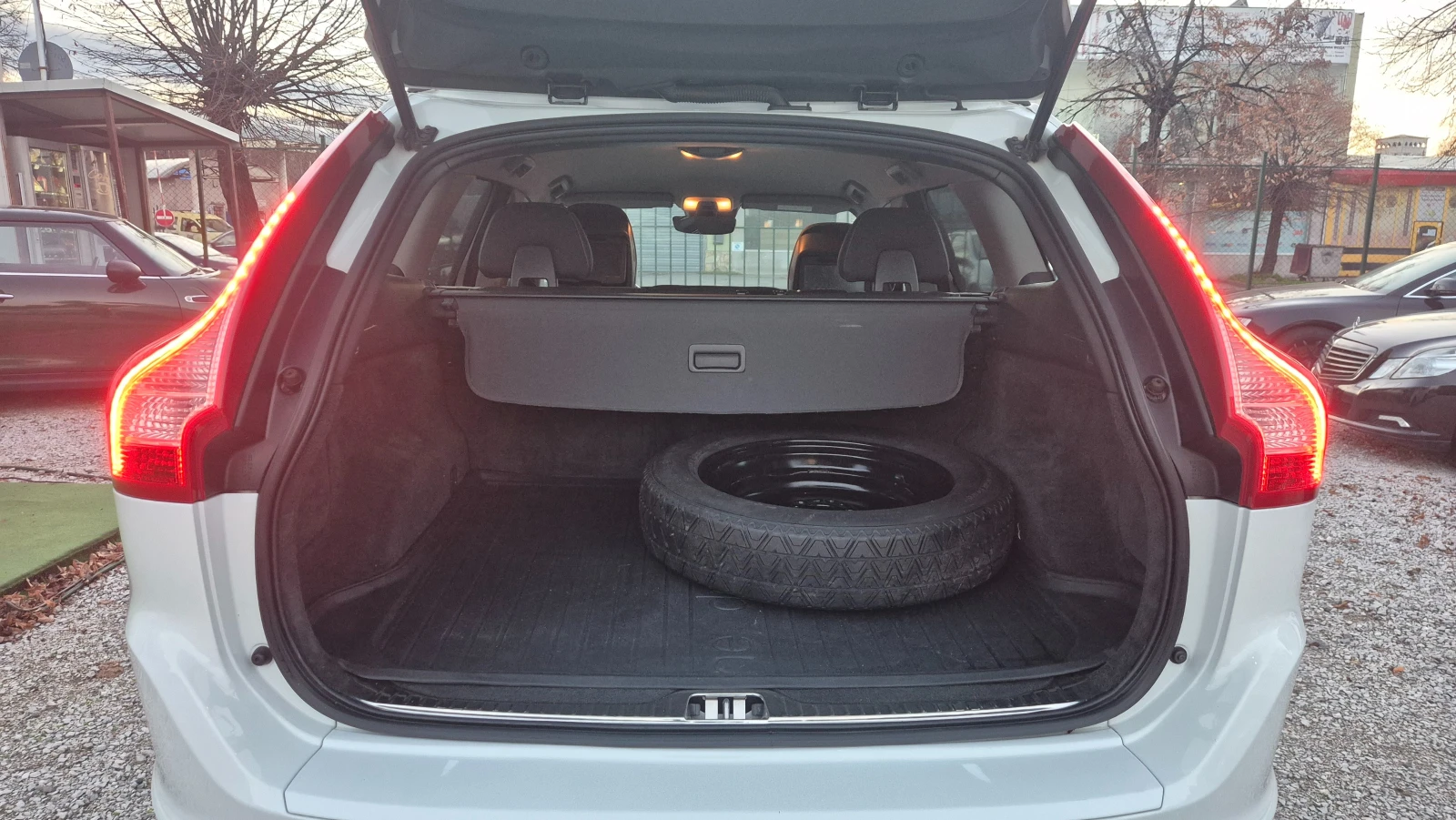 Volvo XC60 2, 0D T4 - изображение 5