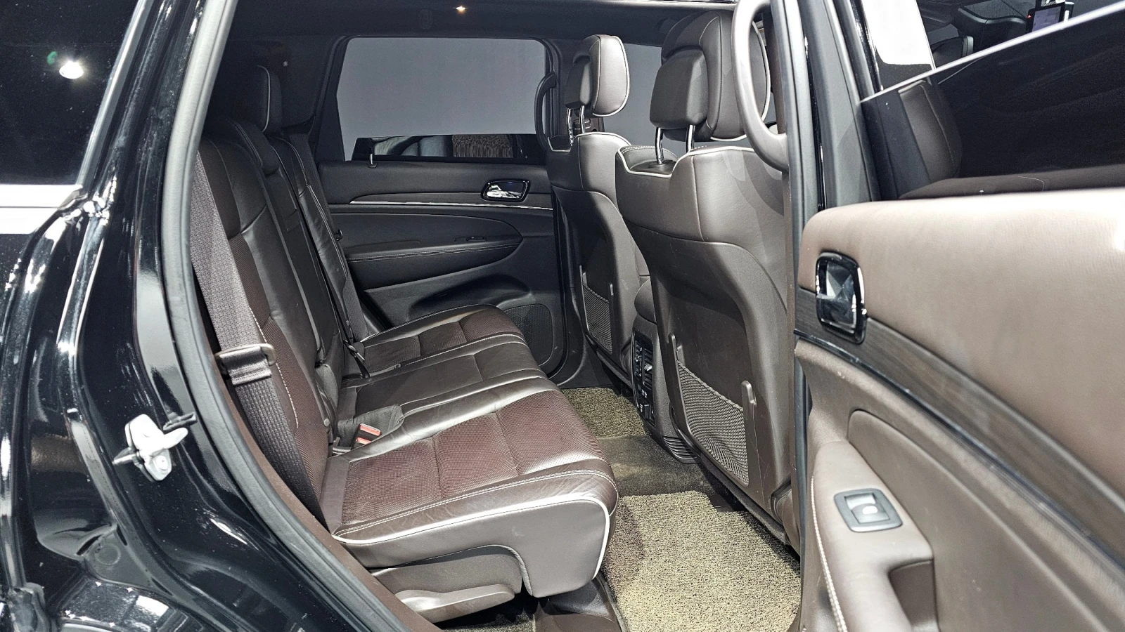 Jeep Grand cherokee OVERLAND MK2/ДИСТРОНИК/ОБДУХ/ПАНО/ВЪЗДУШНО ОКАЧВАН, снимка 10 - Автомобили и джипове - 55016169