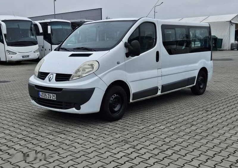 Renault Trafic 8+ 1, снимка 1 - Бусове и автобуси - 48535264