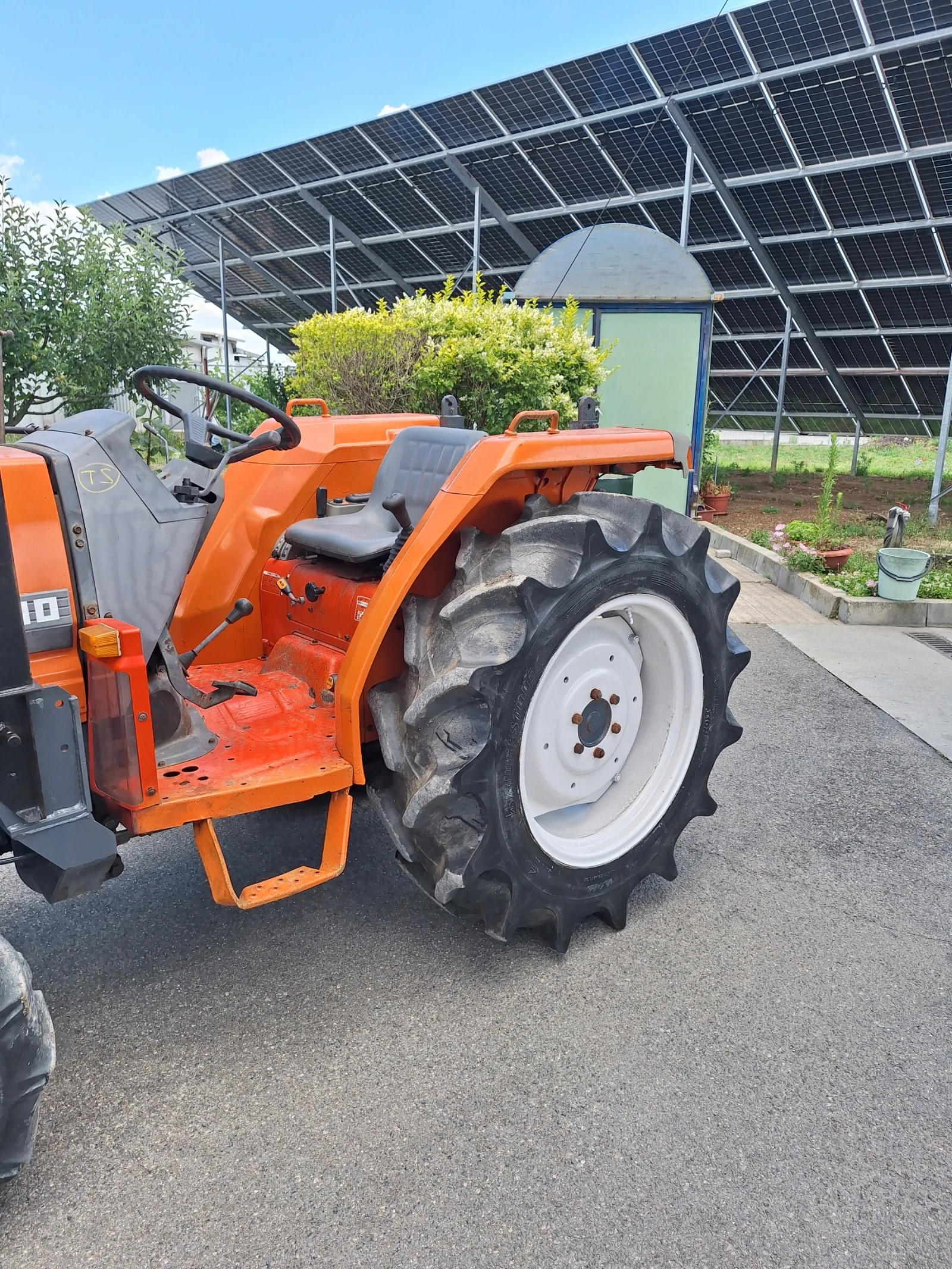 Трактор Kubota, снимка 5 - Селскостопанска техника - 54971005