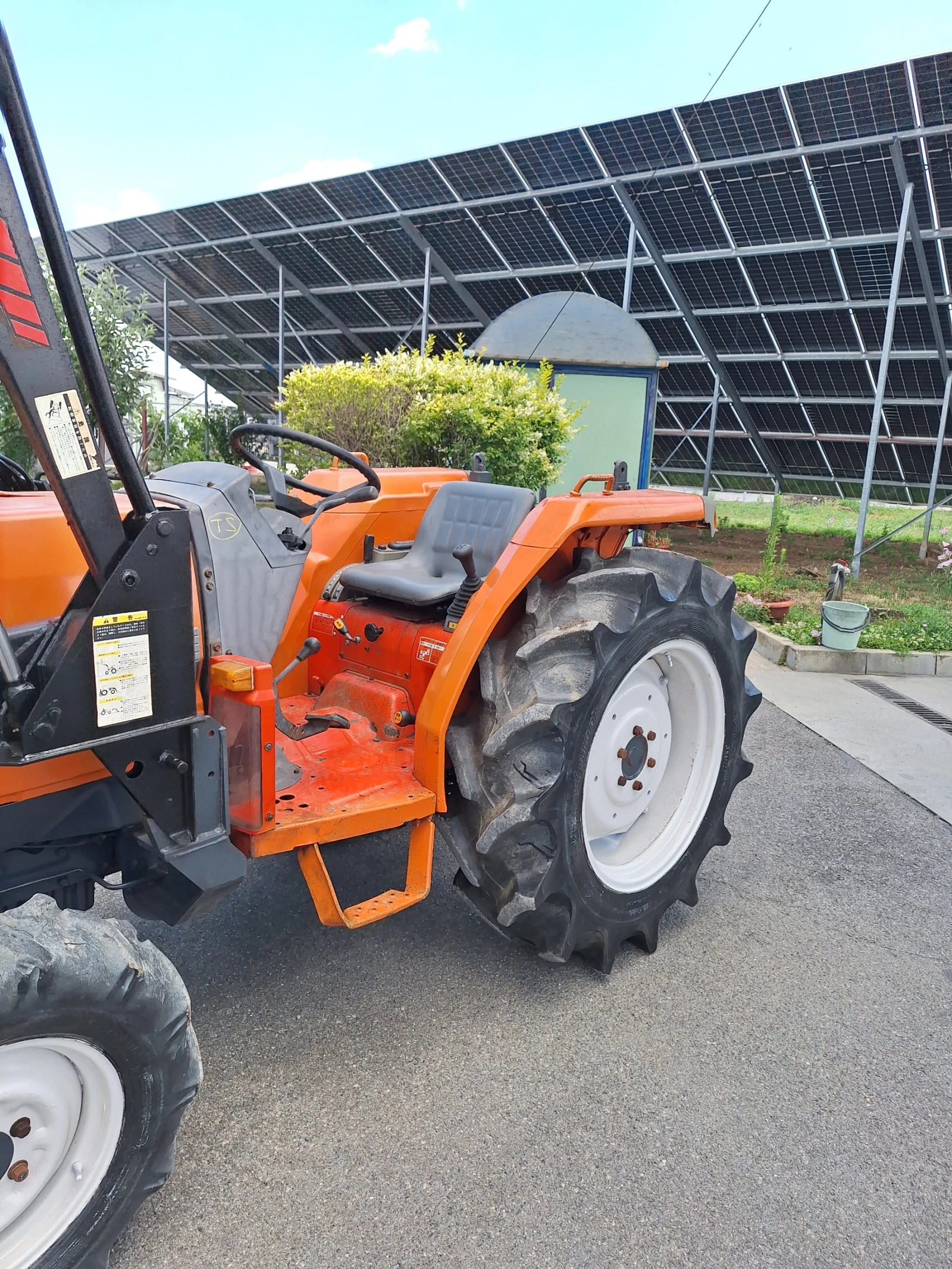 Трактор Kubota, снимка 6 - Селскостопанска техника - 54971005
