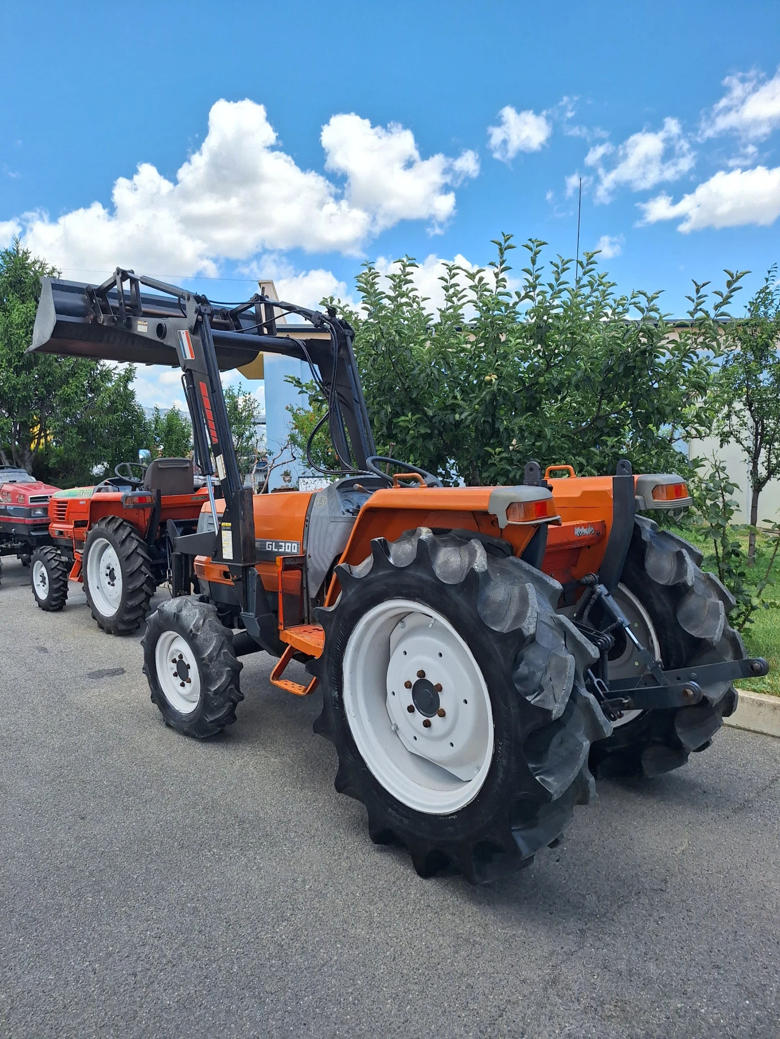 Трактор Kubota, снимка 3 - Селскостопанска техника - 54971005