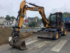   JCB