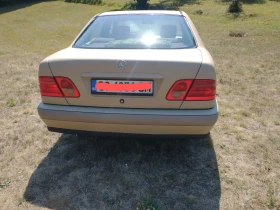 Mercedes-Benz E 220 Седан, снимка 2