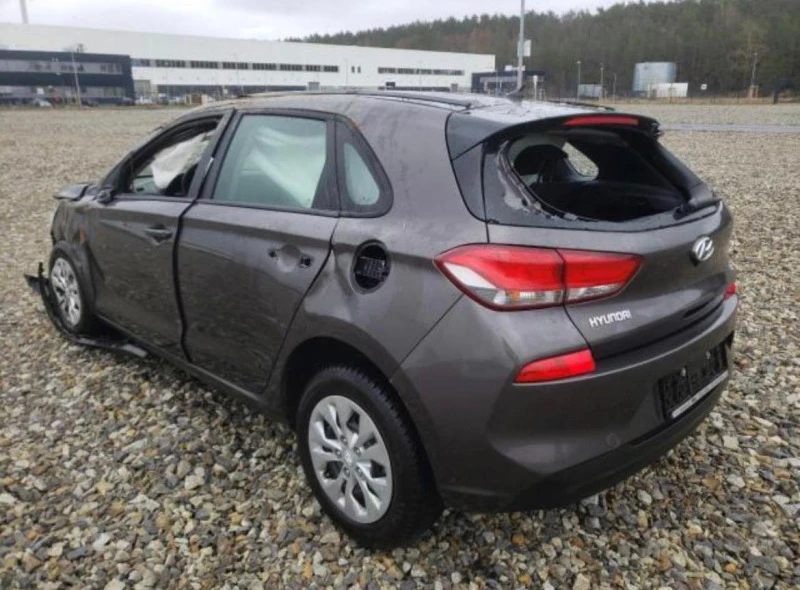 Hyundai I30 1.4i, снимка 4 - Автомобили и джипове - 40355881