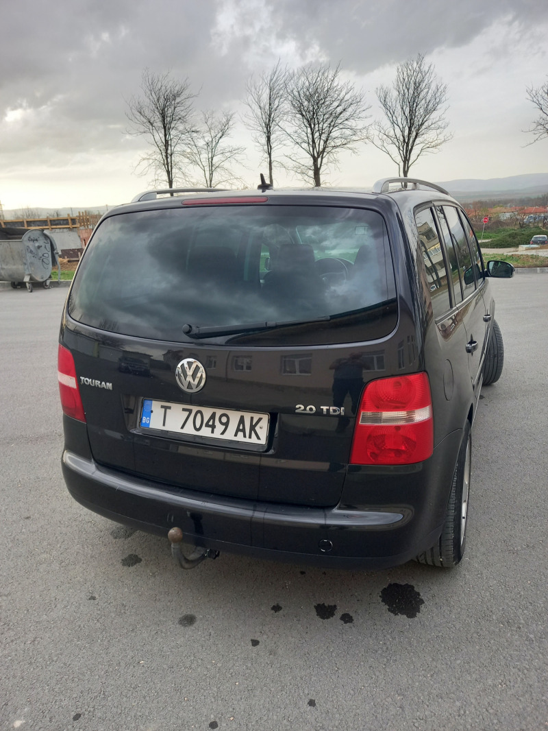 VW Touran 2.0 TDI, снимка 2 - Автомобили и джипове - 45786229