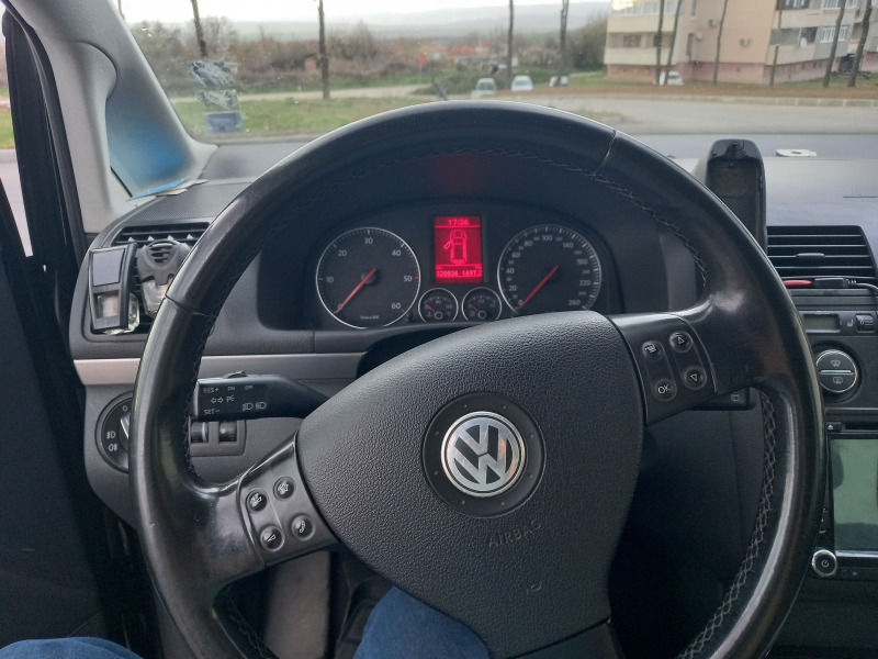 VW Touran 2.0 TDI, снимка 10 - Автомобили и джипове - 45019043