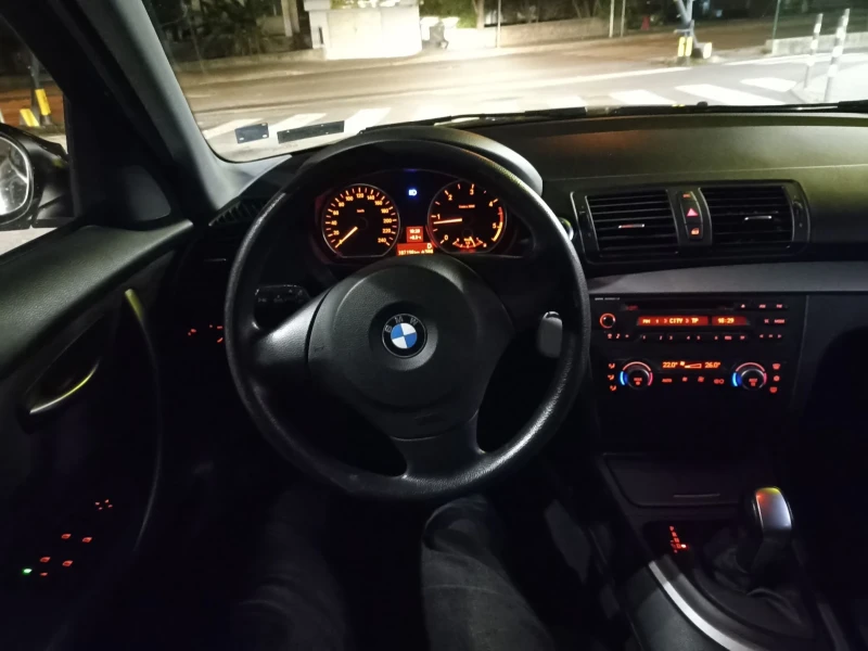 BMW 118, снимка 17 - Автомобили и джипове - 47675342