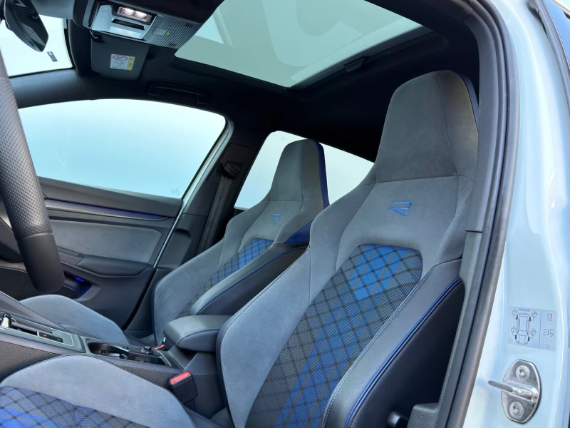 VW Golf 8 R 2.0 TSI OPF 4MOTION, снимка 9 - Автомобили и джипове - 53036244