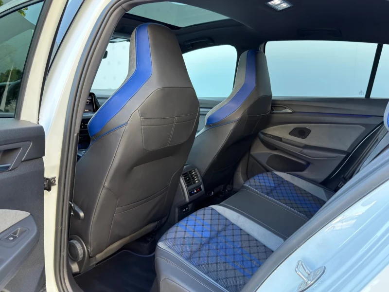VW Golf 8 R 2.0 TSI OPF 4MOTION, снимка 10 - Автомобили и джипове - 53036244