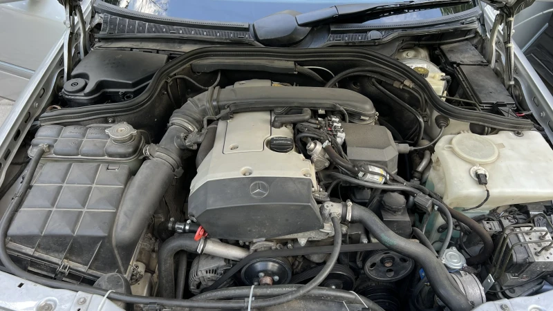 Mercedes-Benz C 200 Газ-Бензин, снимка 16 - Автомобили и джипове - 52410224