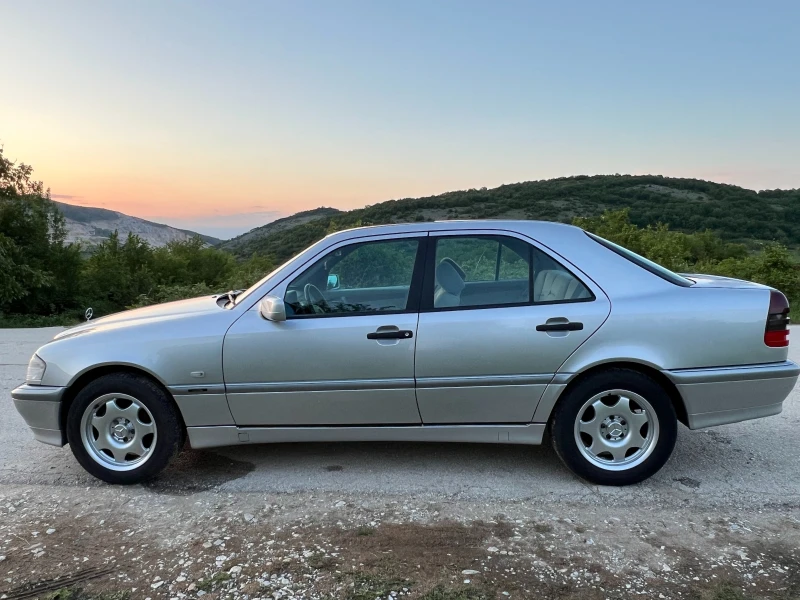 Mercedes-Benz C 200 Газ-Бензин, снимка 10 - Автомобили и джипове - 52410224
