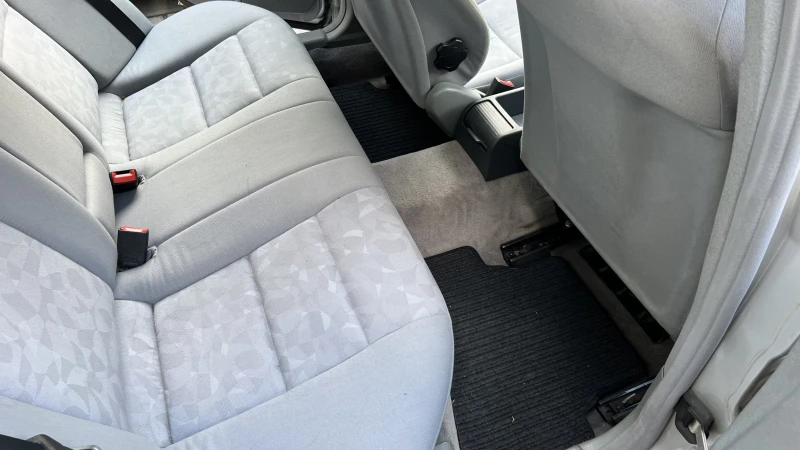 Mercedes-Benz C 200 Газ-Бензин, снимка 14 - Автомобили и джипове - 52410224