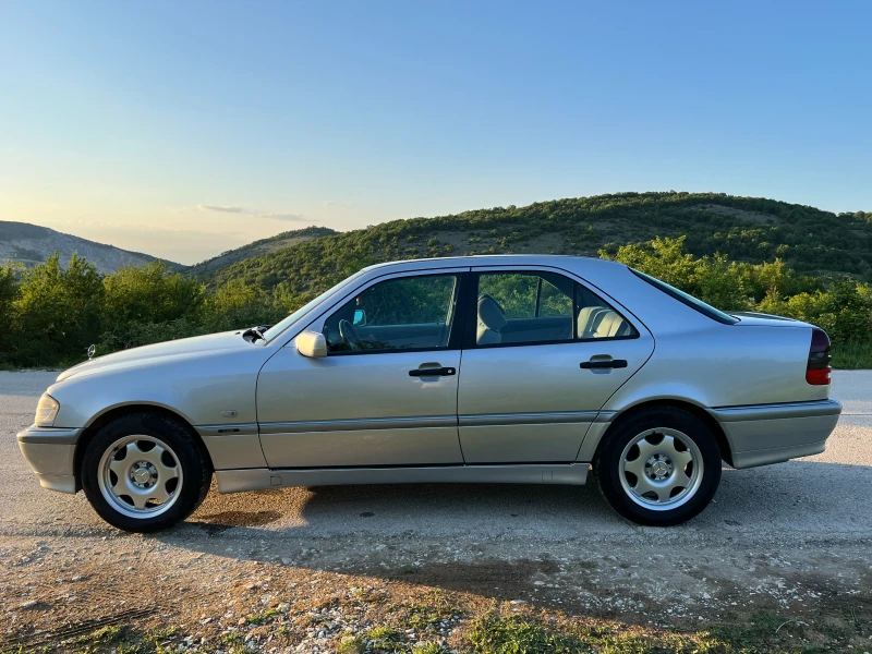 Mercedes-Benz C 200 Газ-Бензин, снимка 6 - Автомобили и джипове - 52410224