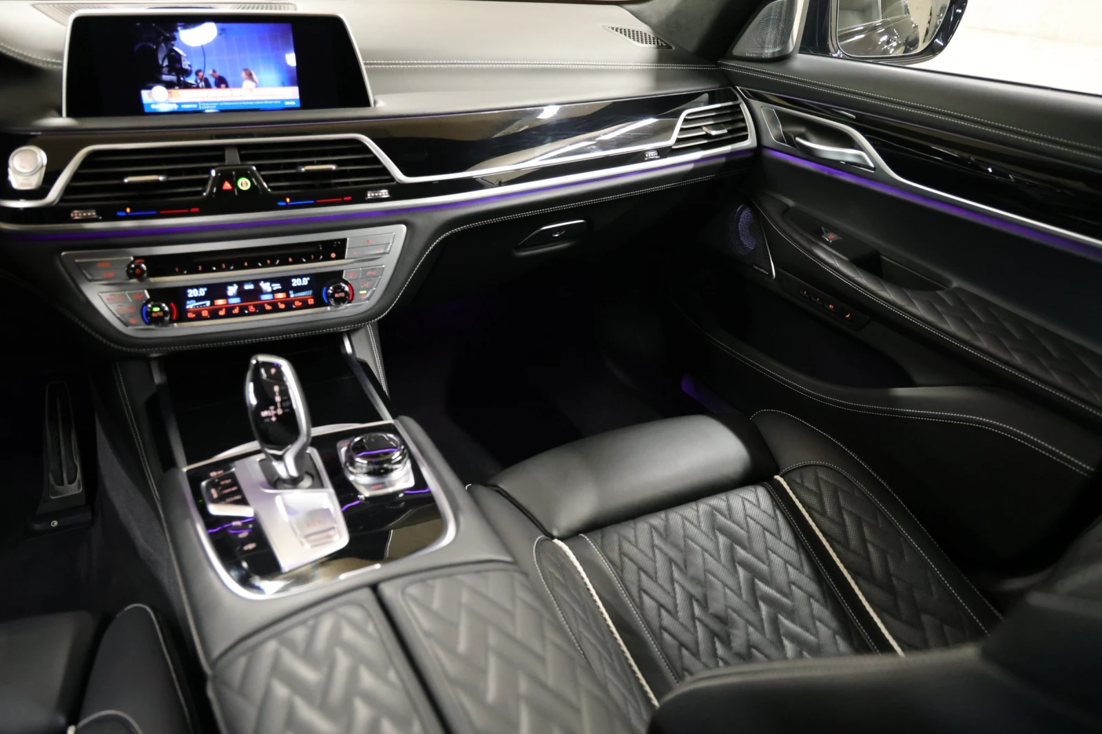 BMW 750 i Long xDrive M-Paket Individual - изображение 9