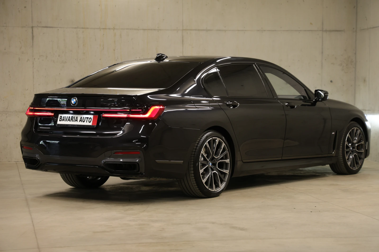 BMW 750 i Long xDrive M-Paket Individual - изображение 3