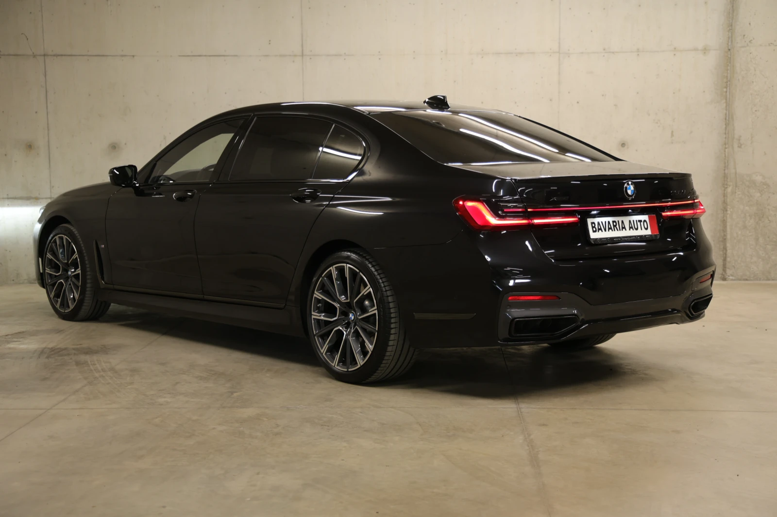 BMW 750 i Long xDrive M-Paket Individual - изображение 2