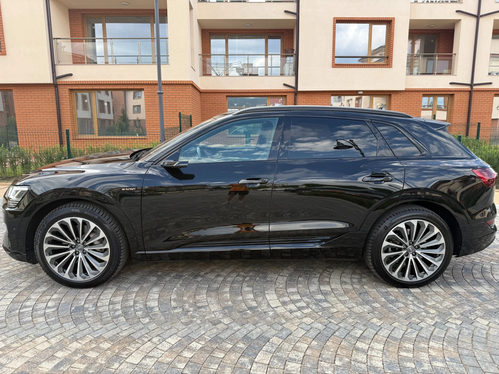 Audi E-Tron 55* LONG RANGE* B&O* 360* HEAD UP - изображение 2
