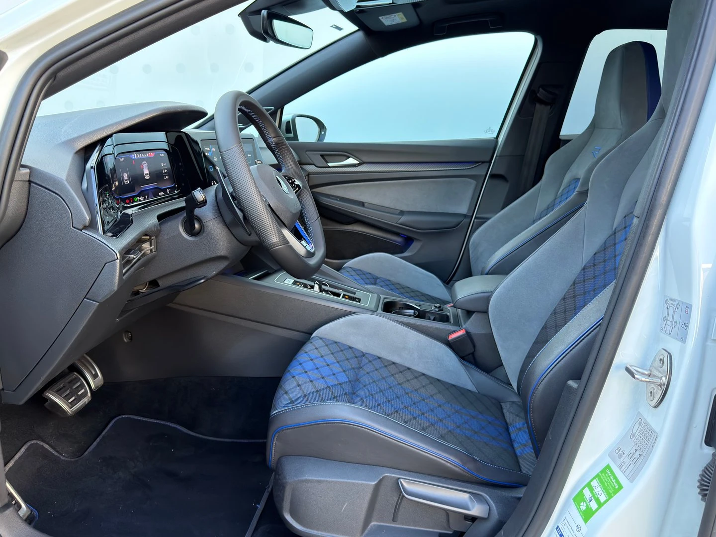 VW Golf 8 R 2.0 TSI OPF 4MOTION | Mobile.bg   8