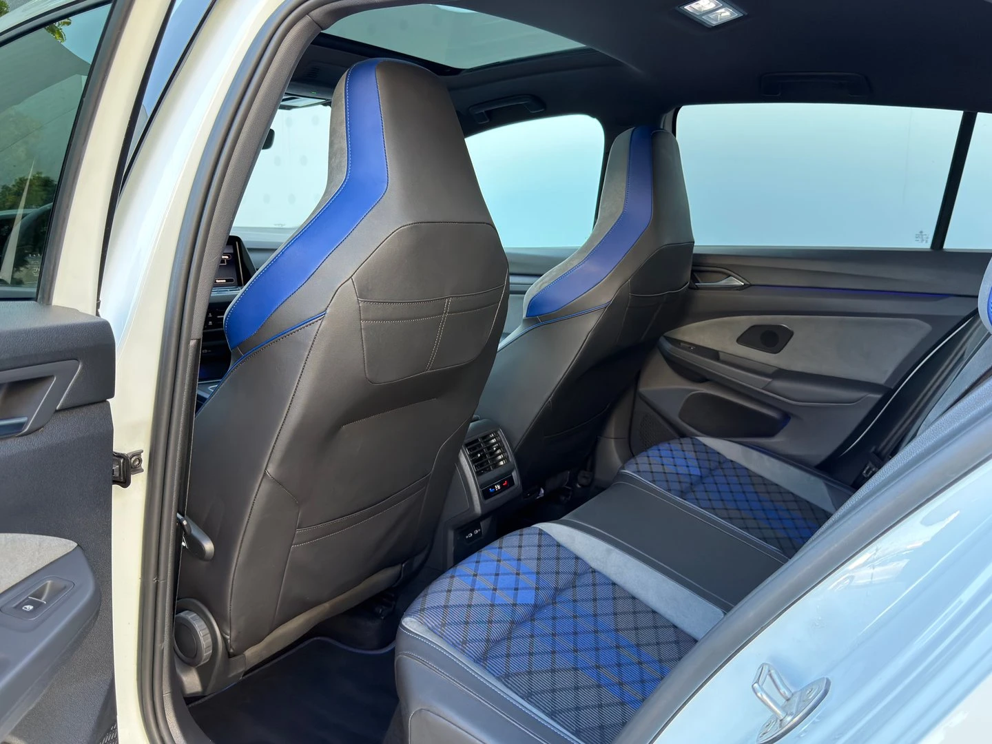 VW Golf 8 R 2.0 TSI OPF 4MOTION | Mobile.bg   10