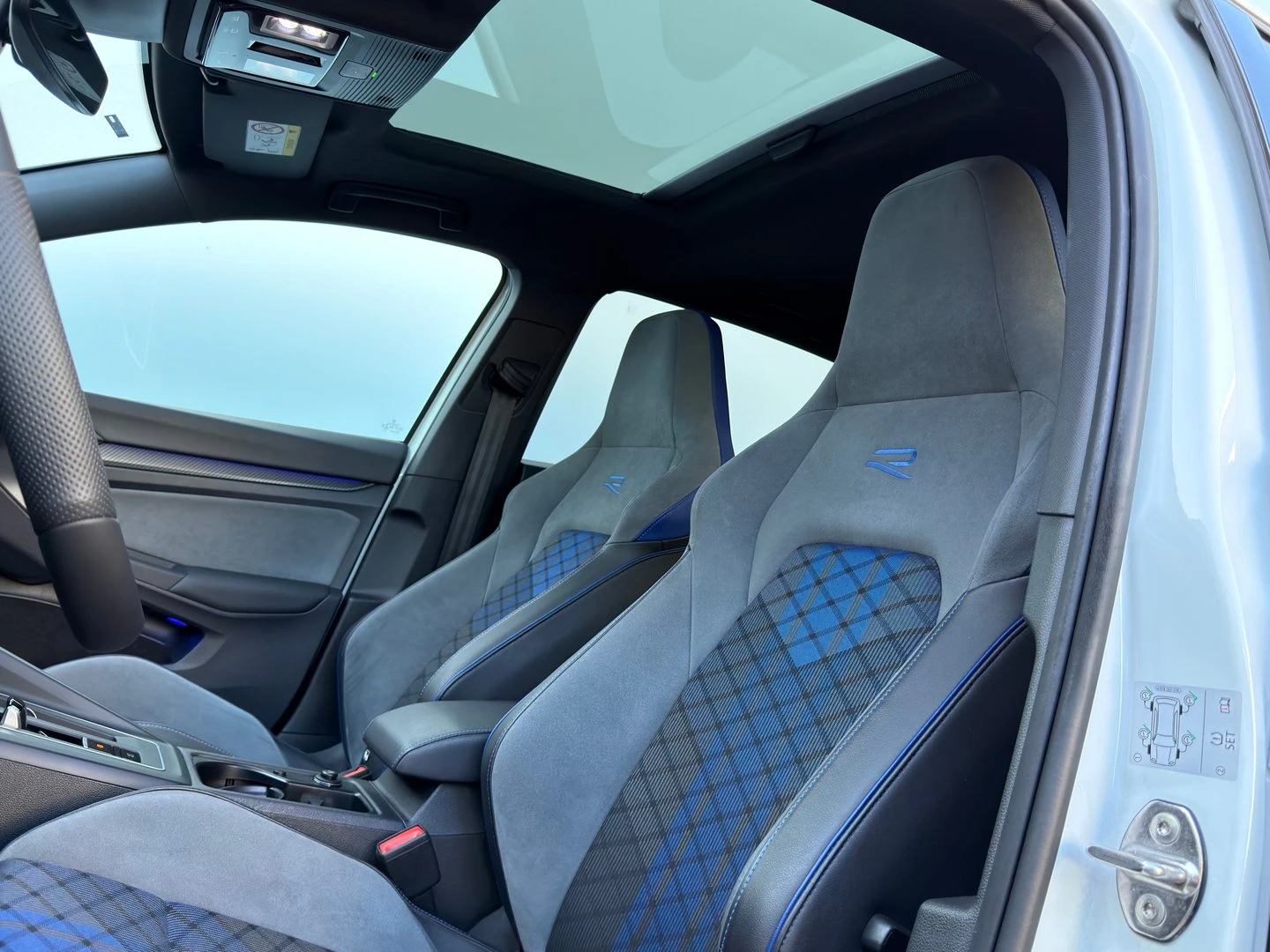 VW Golf 8 R 2.0 TSI OPF 4MOTION | Mobile.bg   9