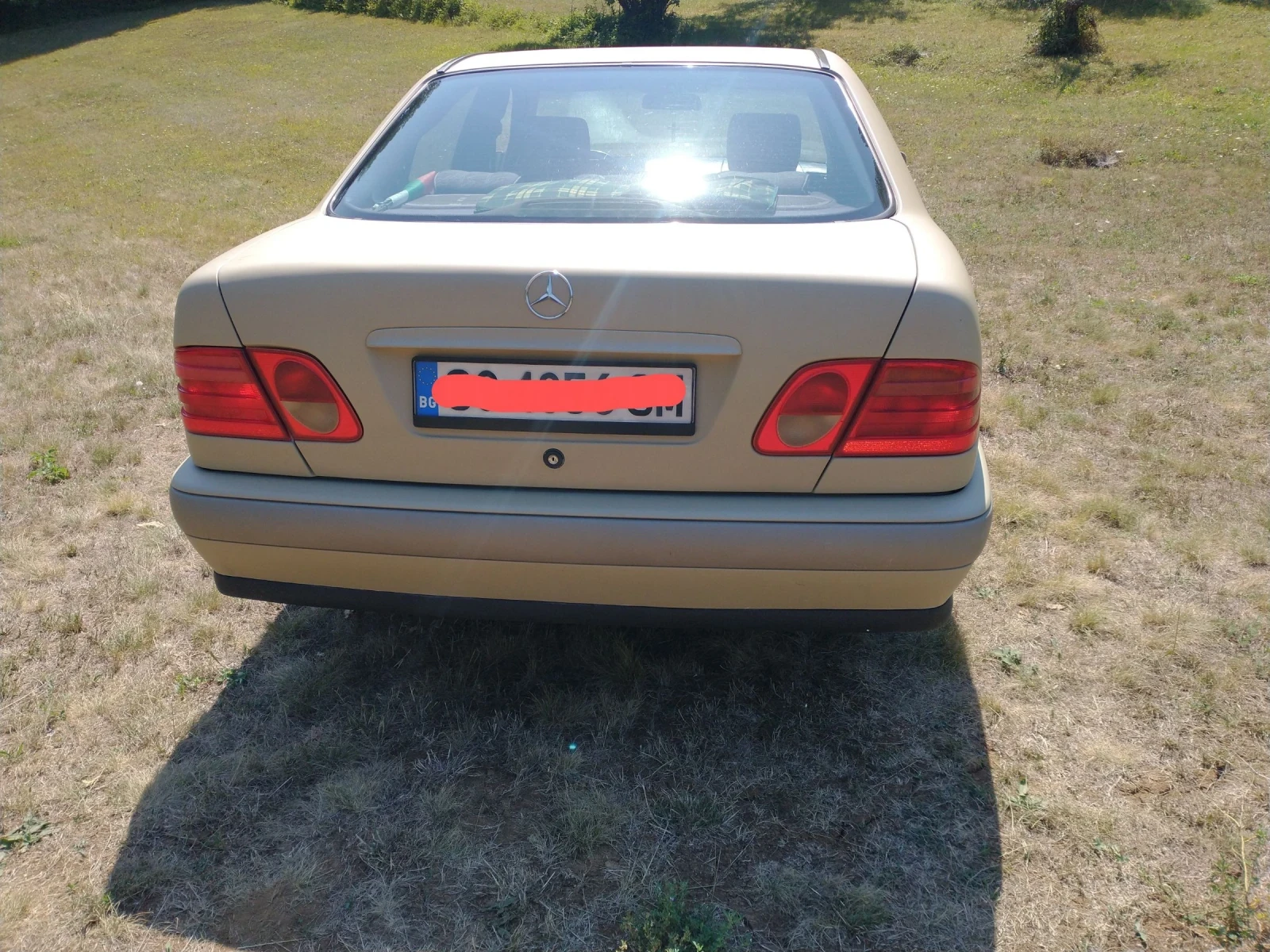 Mercedes-Benz E 220 Седан, снимка 2 - Автомобили и джипове - 54237277