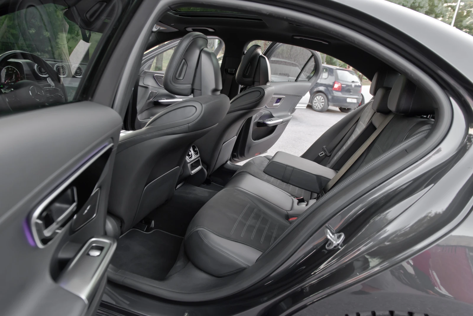 Mercedes-Benz C 220 AMG 4Matic, снимка 13 - Автомобили и джипове - 55391024