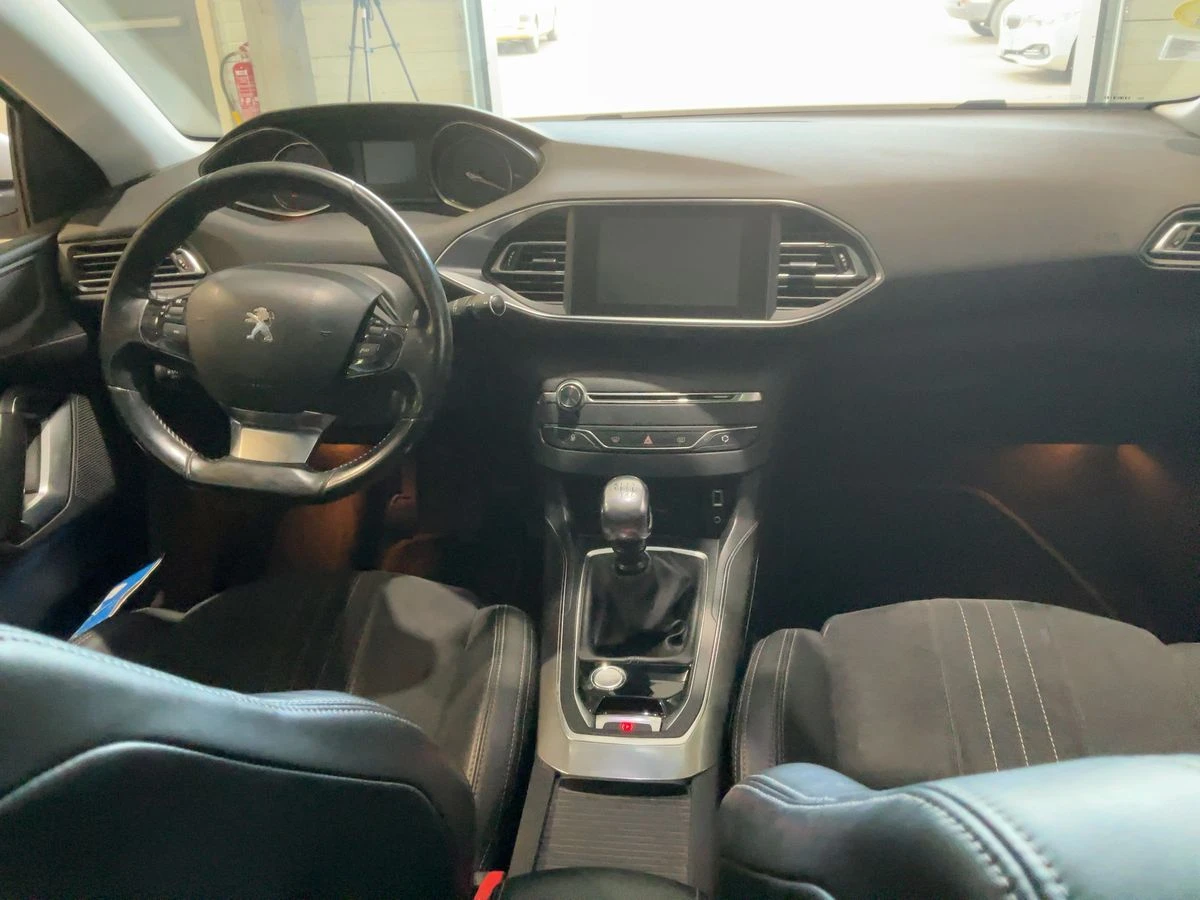 Peugeot 308 2.0 Blue-HDi* FELINE, снимка 11 - Автомобили и джипове - 55412040