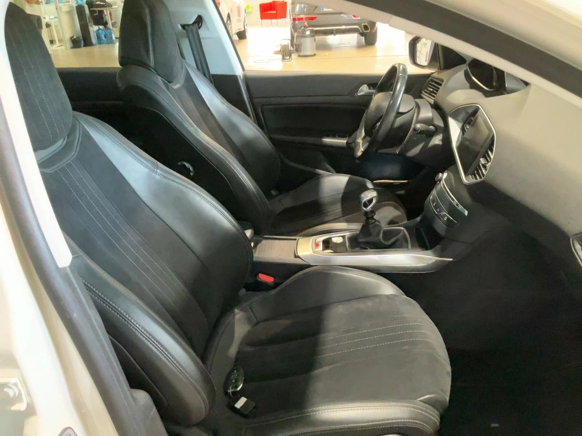 Peugeot 308 2.0 Blue-HDi* FELINE, снимка 12 - Автомобили и джипове - 55412040