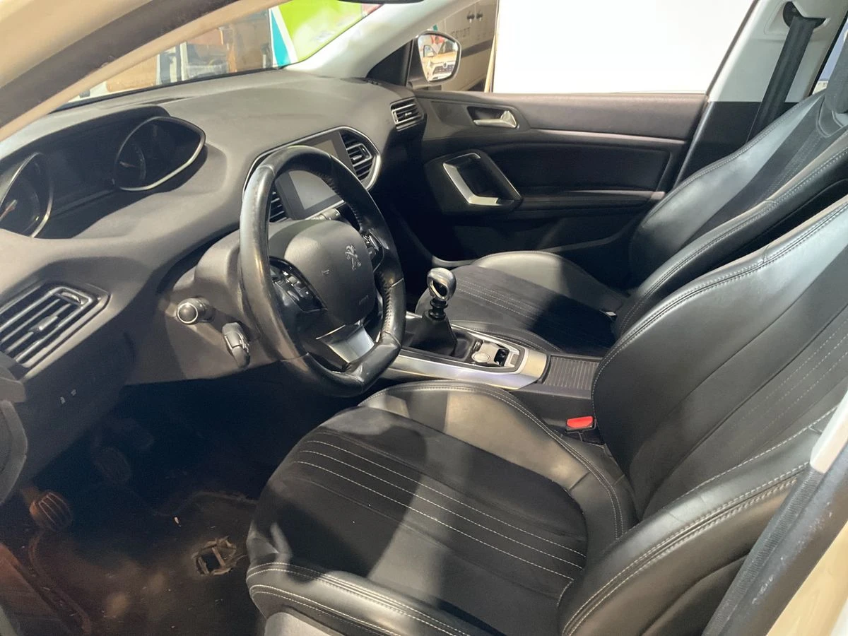 Peugeot 308 2.0 Blue-HDi* FELINE, снимка 9 - Автомобили и джипове - 55412040