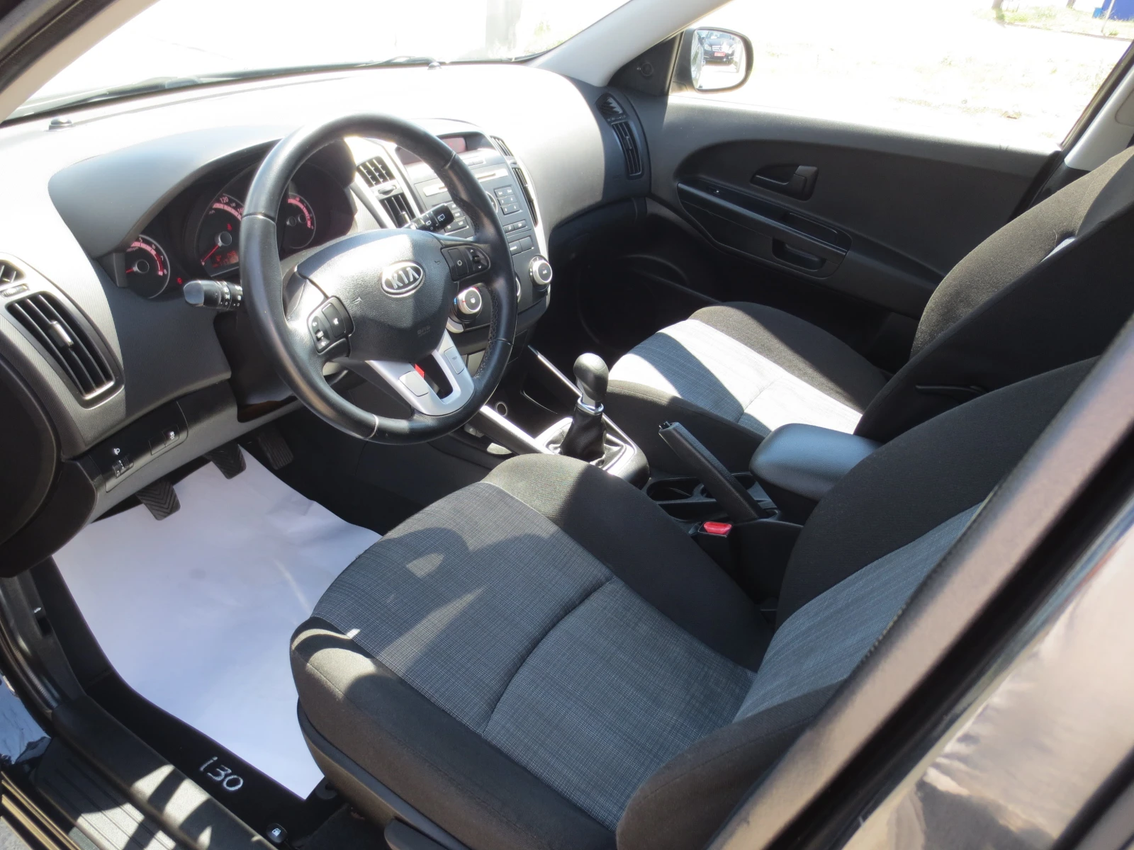 Kia Ceed 1.4 i, снимка 9 - Автомобили и джипове - 55624755