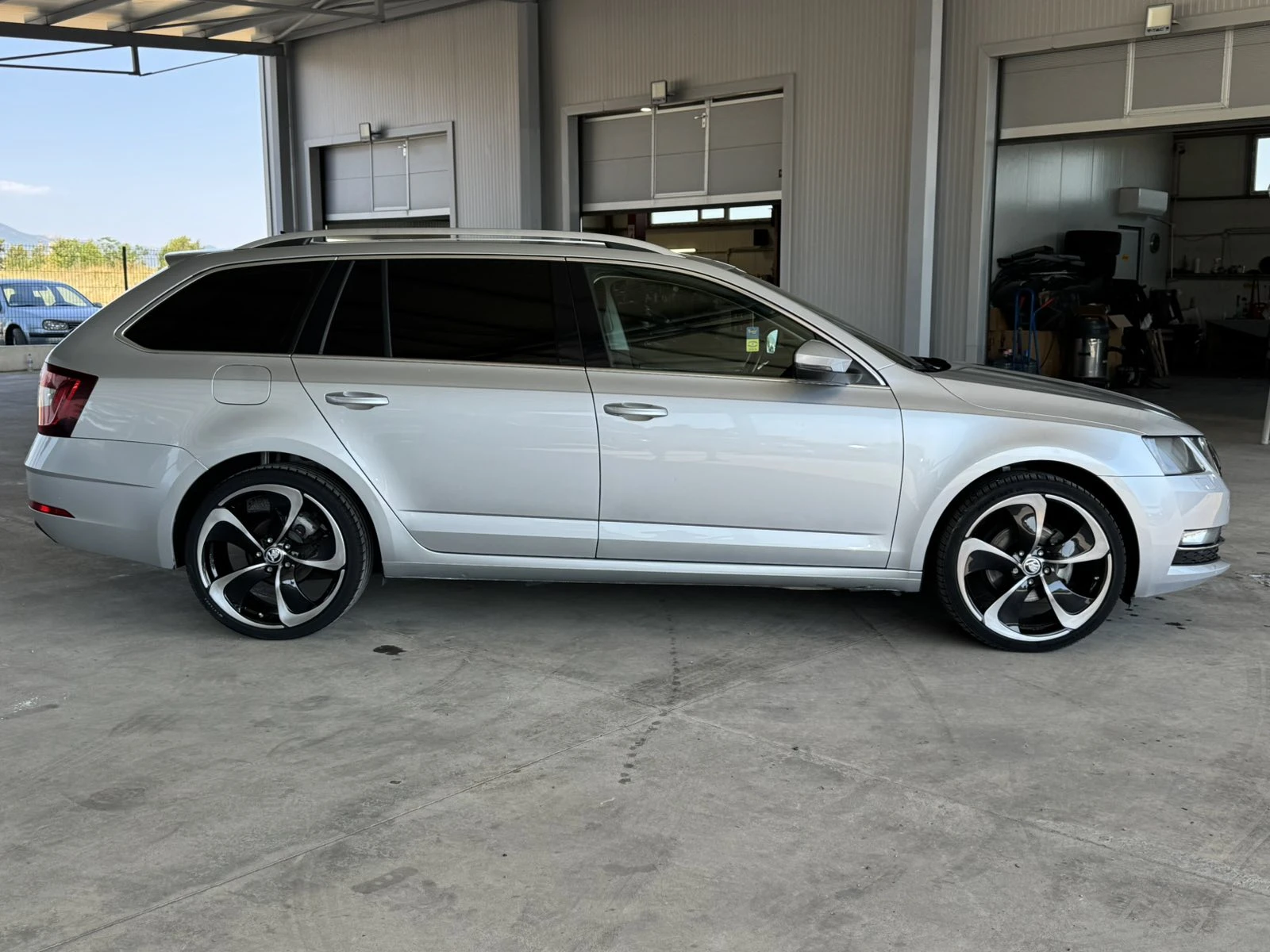 Skoda Octavia 2.0TDI* 150ps* DSG* DISTRONIC* КАМЕРА* LED* , снимка 6 - Автомобили и джипове - 55707092