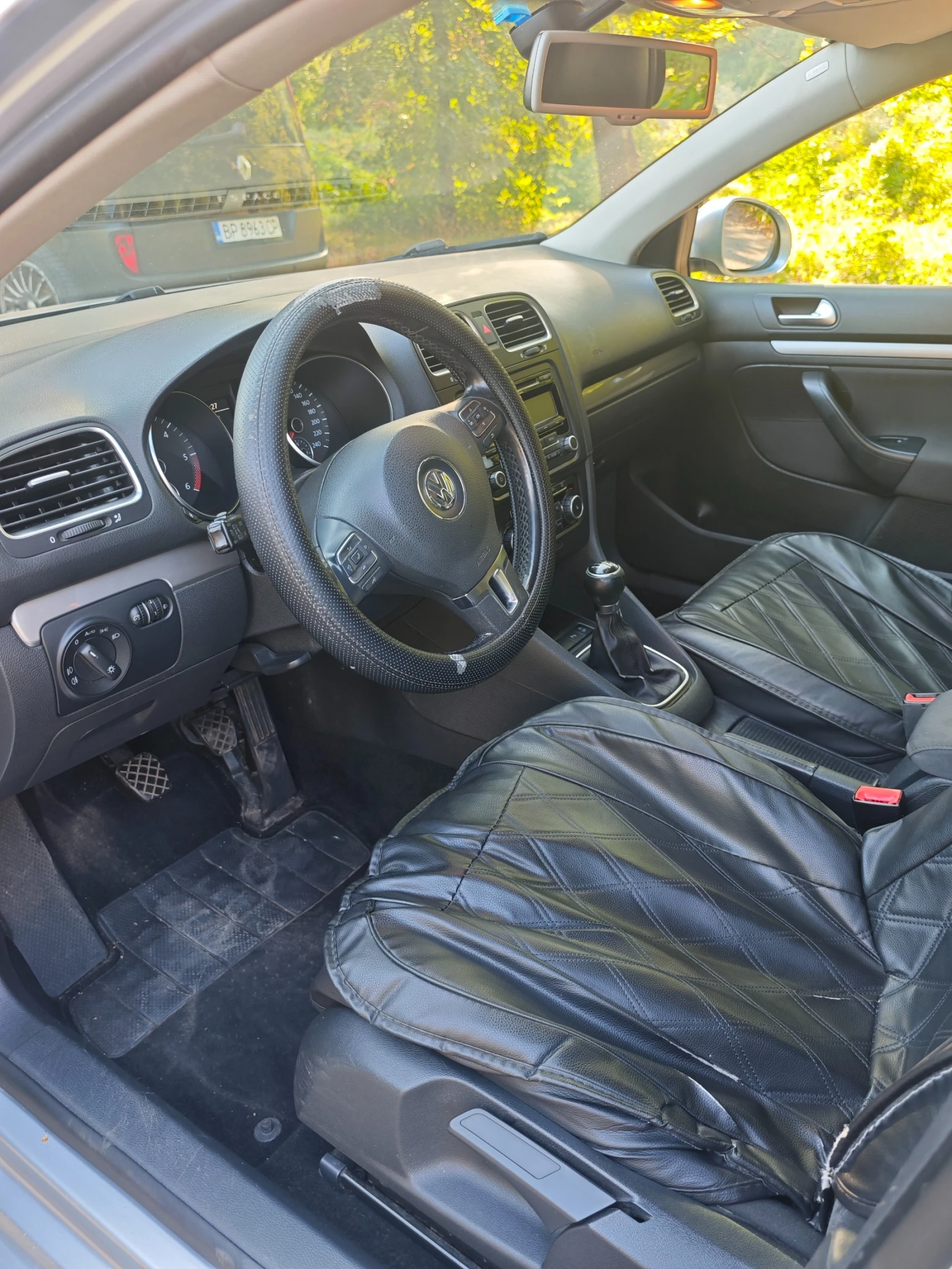 VW Golf 1.6TDI РЕГИСТРИРАН, снимка 4 - Автомобили и джипове - 55939571