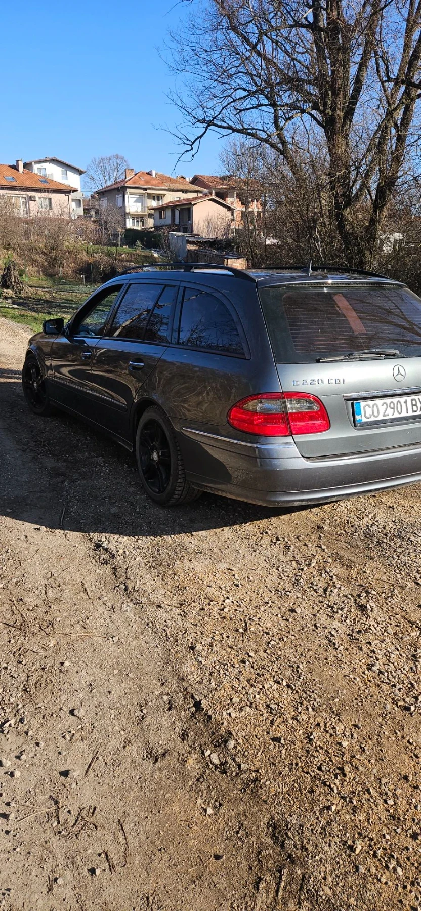 Mercedes-Benz E 220 CDI, снимка 4 - Автомобили и джипове - 55965954