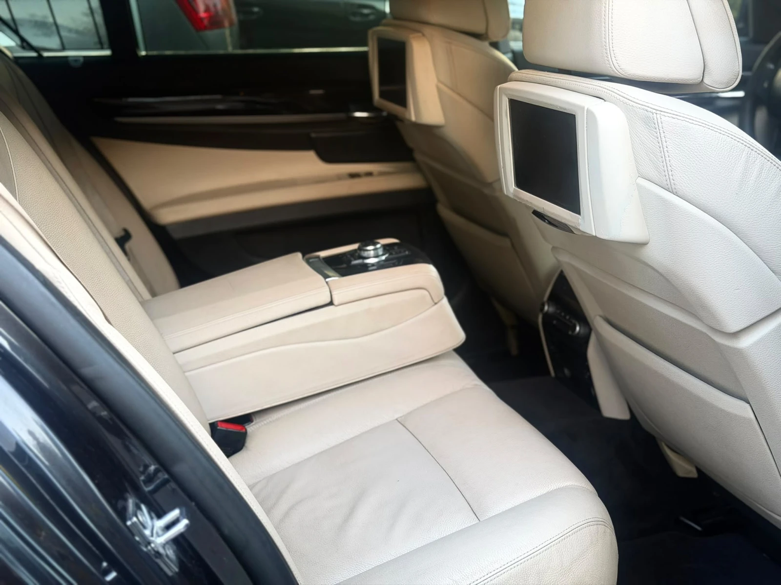 BMW 730 Long/Individual FULL MAX, снимка 8 - Автомобили и джипове - 56073551