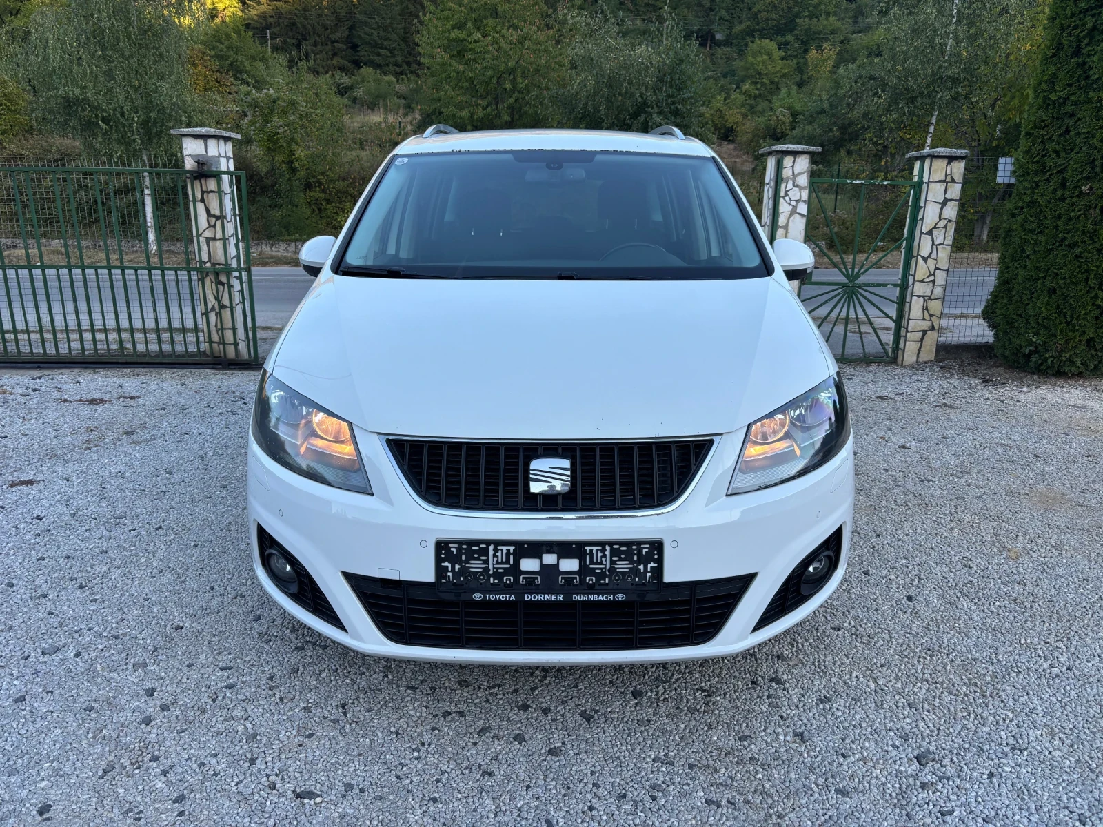 Seat Alhambra 2.0 TDI АВТОМАТ, снимка 3 - Автомобили и джипове - 56131597