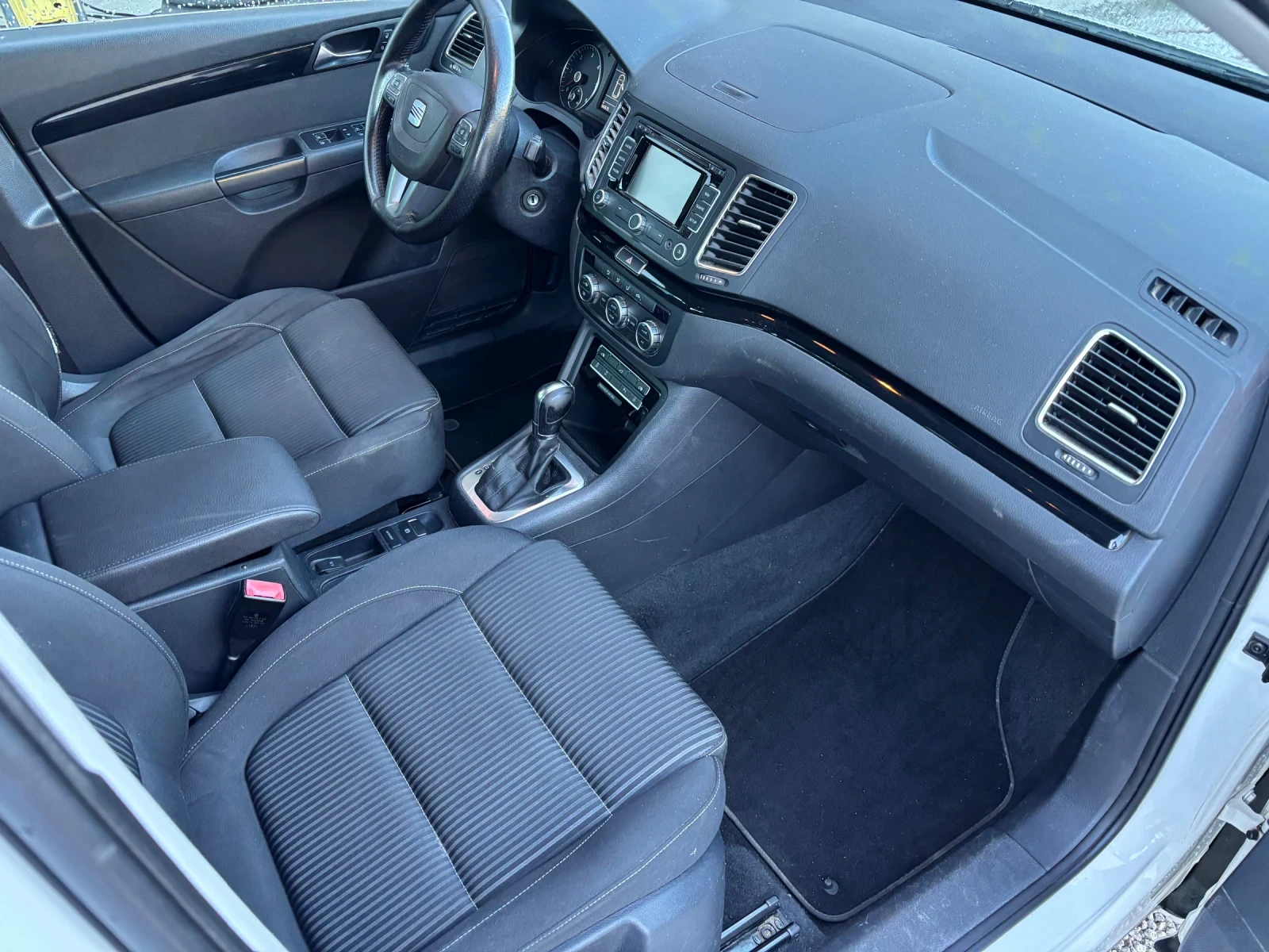Seat Alhambra 2.0 TDI АВТОМАТ, снимка 9 - Автомобили и джипове - 56131597