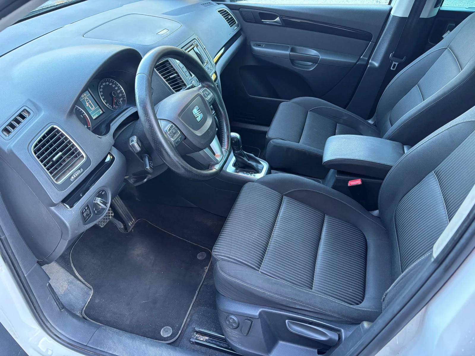 Seat Alhambra 2.0 TDI АВТОМАТ, снимка 8 - Автомобили и джипове - 56131597