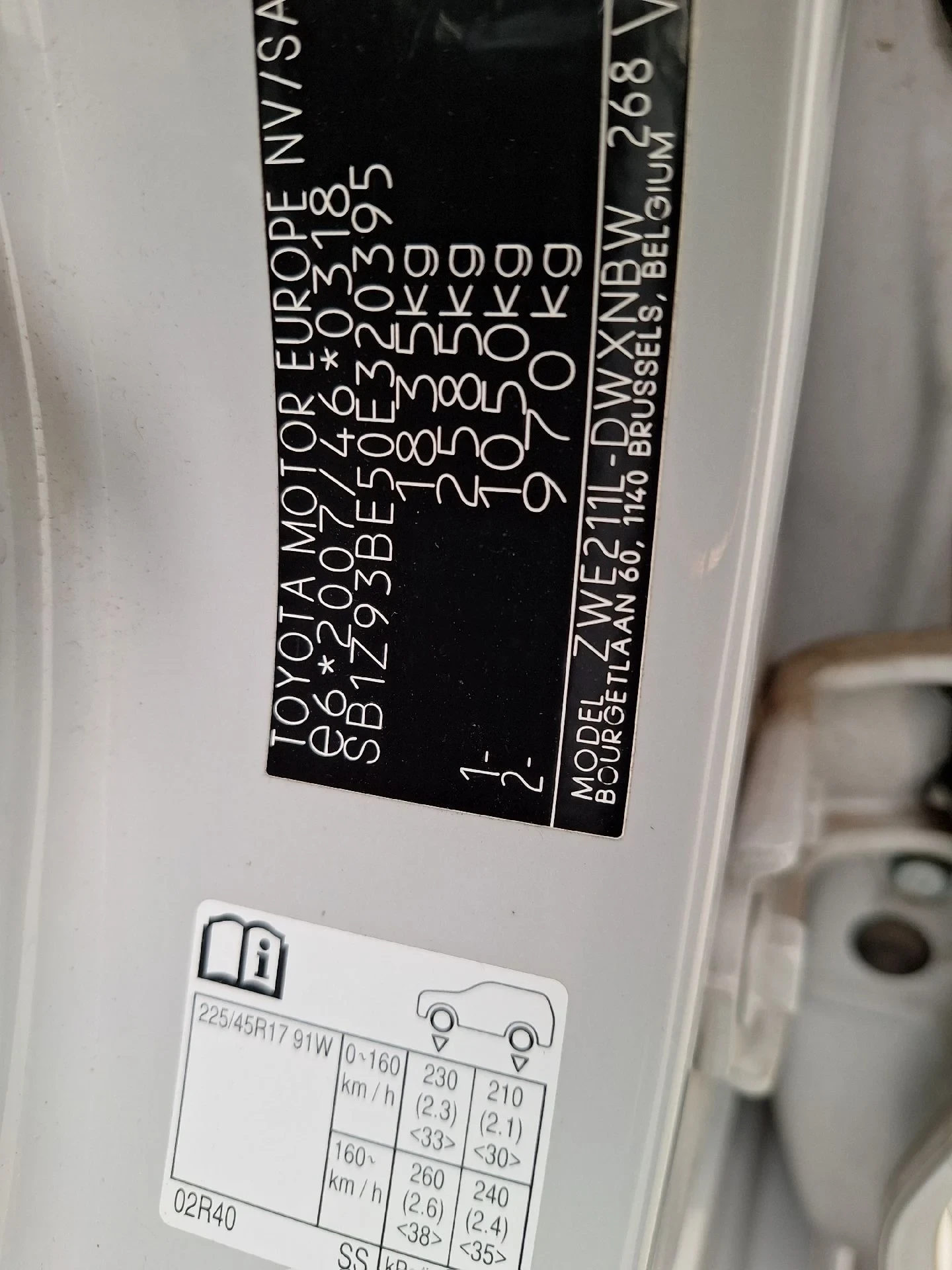 Toyota Corolla 1.8 Hybrid GR Sport LED Navi, снимка 16 - Автомобили и джипове - 56288344